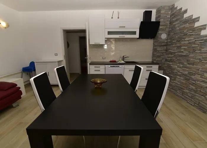 Matthew & Oscar Apartment