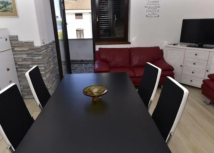 Matthew & Oscar Apartment