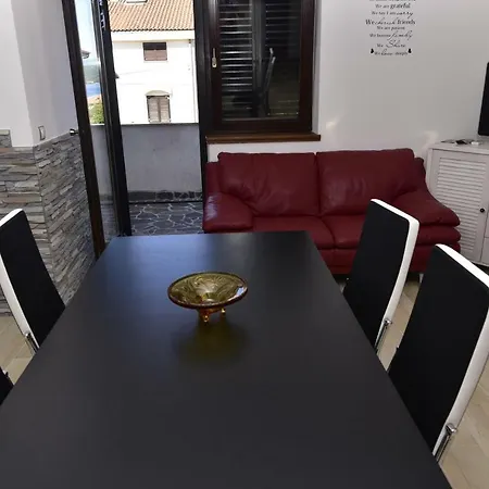 Matthew & Oscar Apartment